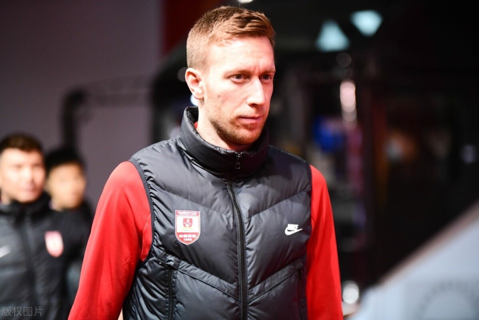 关于沙尔克新援表现不俗，球迷对其寄予厚望的信息