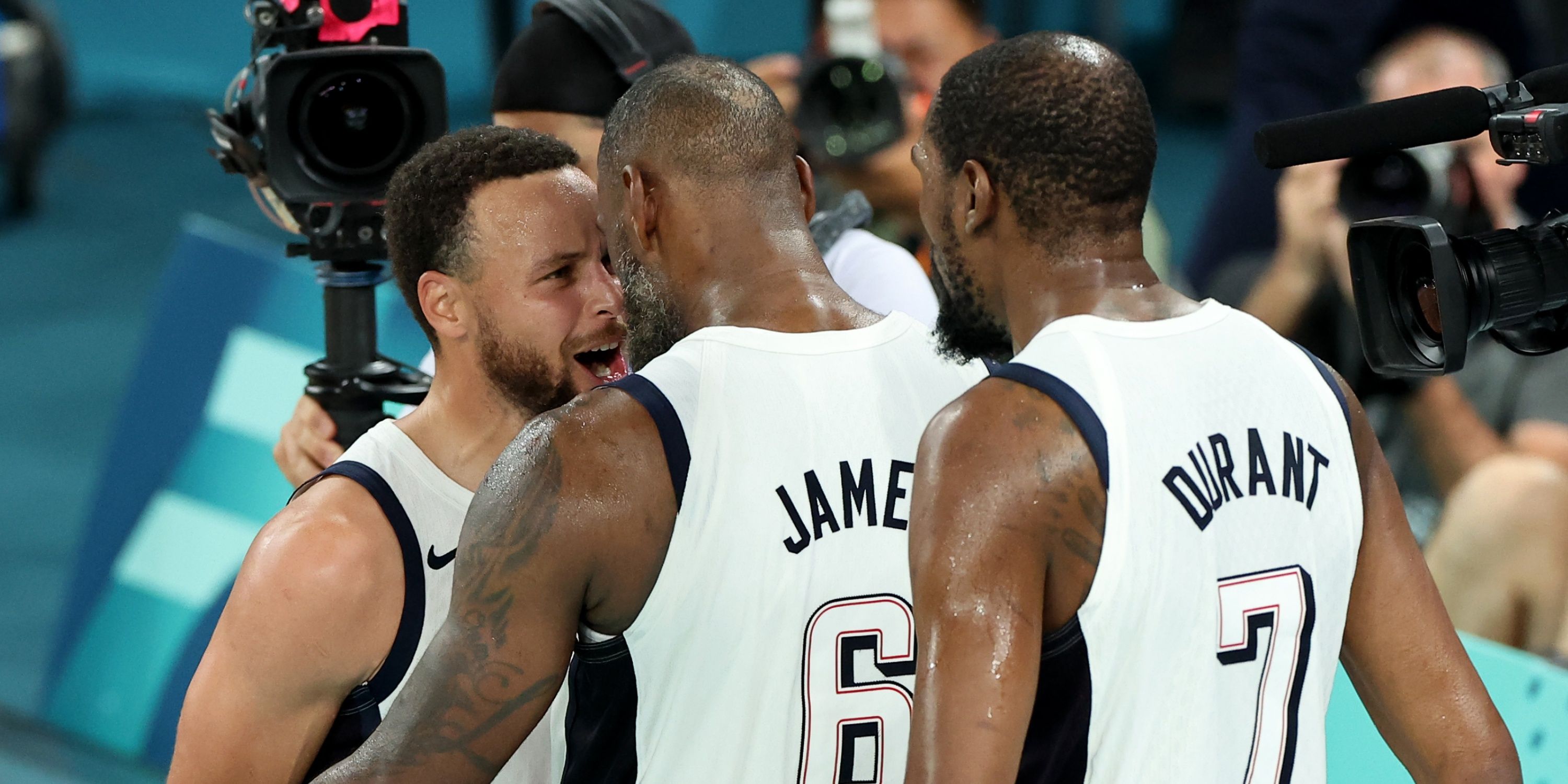 关于库里重返赛场，重返赛场首场状态出色，巴黎圣日耳曼观众沸腾！的信息