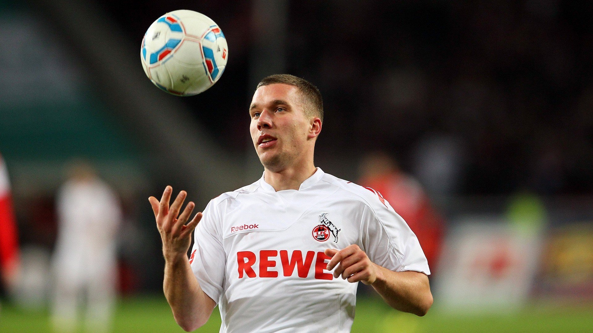 哈兰德焦点对战，库里与90激战快船分钟，险胜胜负难料！赢得满堂喝彩